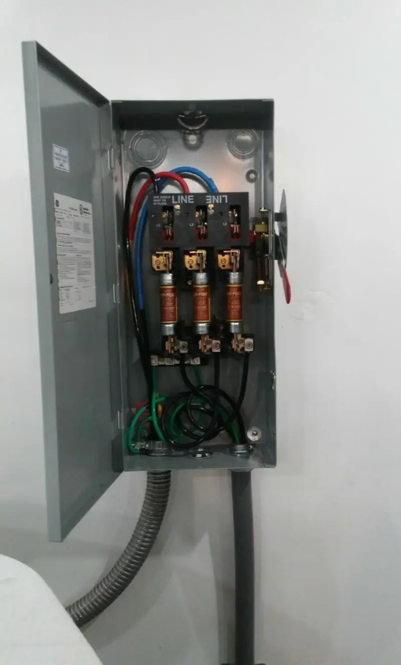 Three-phase disconnect switch installed for Smoke Detector Installation in Raleigh Hills